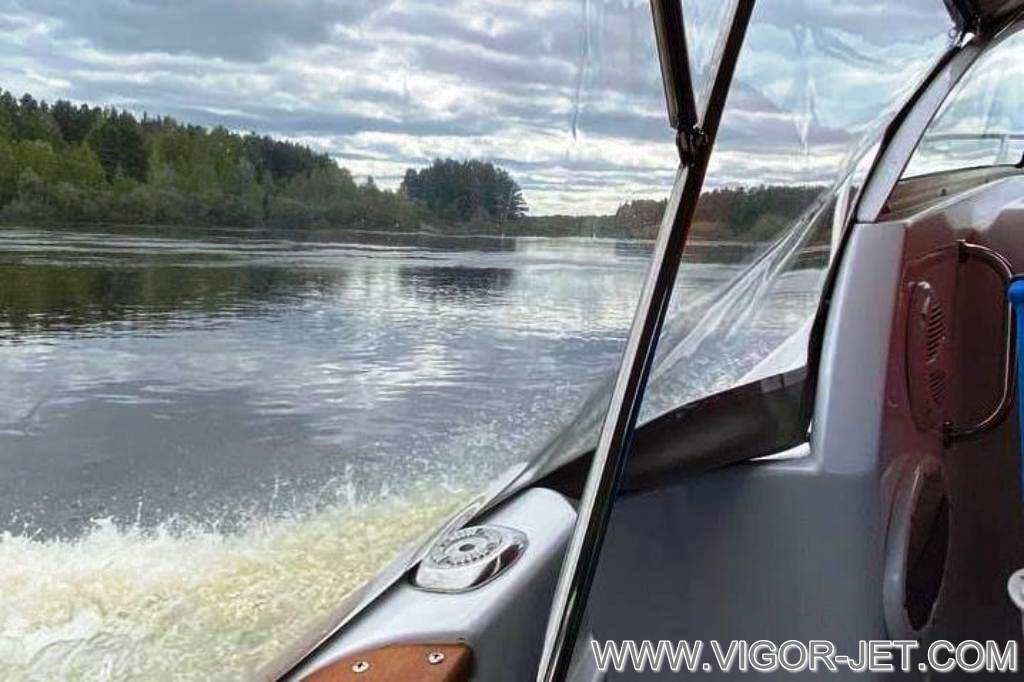 Катер VIGOR 620 (L) Walk Around на реке Волга